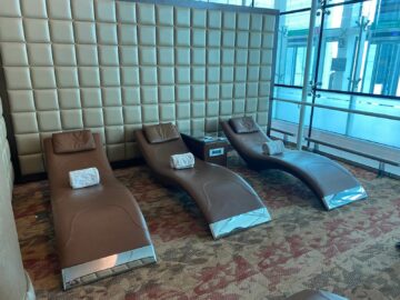 Review Emirates First Class Lounge Dubai Concourse A Liege2