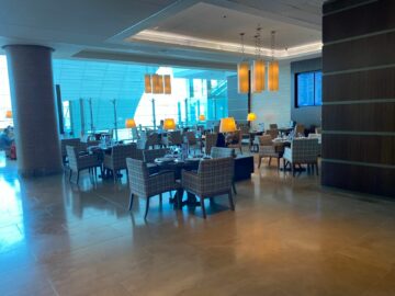 Review Emirates First Class Lounge Dubai Concourse A Restaurant Bereich