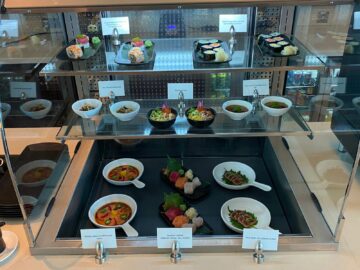 Review Emirates First Class Lounge Dubai Concourse A Salate Sushi