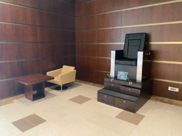 Review Emirates First Class Lounge Dubai Concourse A Shoe Shine