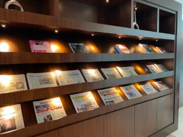 Review Emirates First Class Lounge Dubai Concourse A Zeitungen