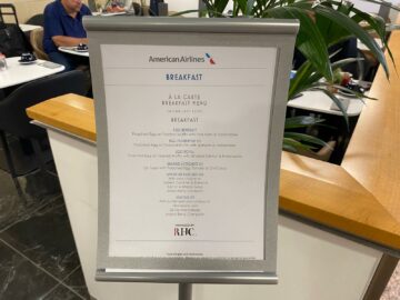 Review American Airlines International First Class Lounge London A La Carte Menue