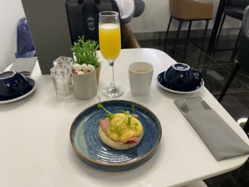 Review American Airlines International First Class Lounge London Egg Benedict