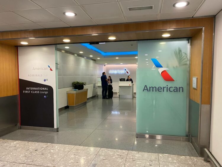 Review American Airlines International First Class Lounge London Eingang Zur Lounge