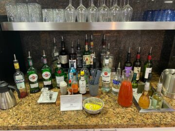 Review American Airlines International First Class Lounge London Hochprozentiger Alkohol