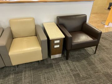 Review American Airlines International First Class Lounge London Sitzmoeglichkeiten3