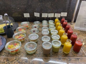 Review American Airlines International First Class Lounge London Smoothies