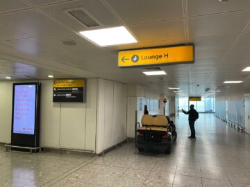 Review American Airlines International First Class Lounge London Wegweiser4