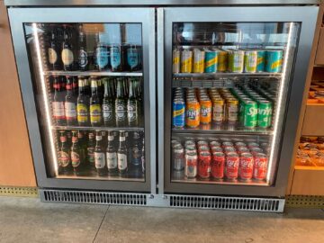 Review Cathay Pacific First Class Lounge London Bier Softdrinks