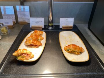 Review Cathay Pacific First Class Lounge London Croissant