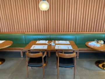 Review Cathay Pacific First Class Lounge London Tisch Restaurant