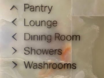 Review Cathay Pacific First Class Lounge London Wegweiser2