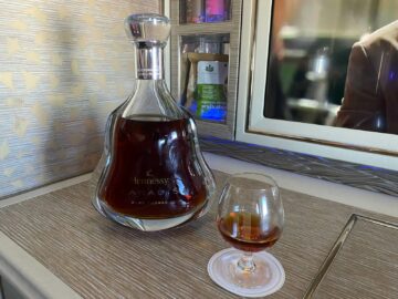 Review Emirates Game Changer First Class Boeing 777 300 Henessy