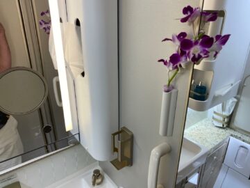 Review Emirates Game Changer First Class Boeing 777 300 Orchide