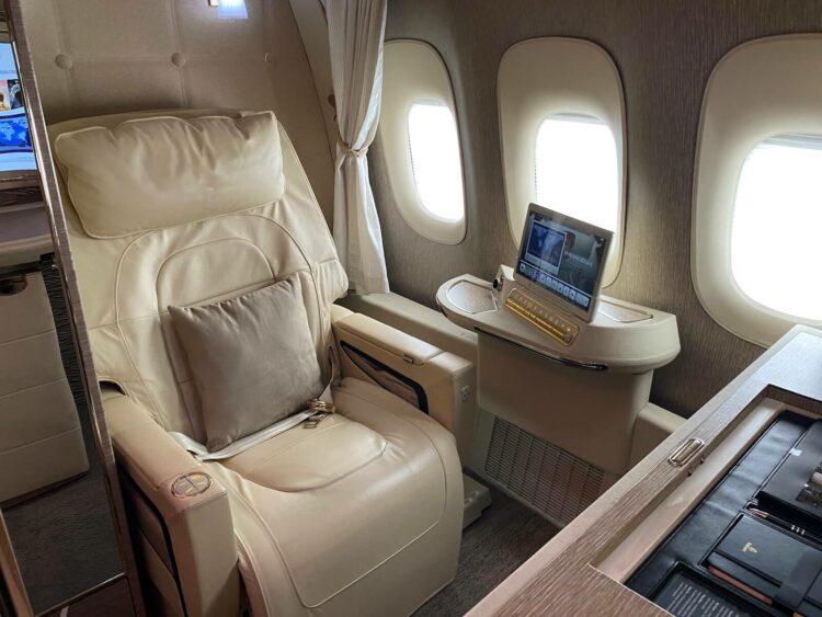Review Emirates Game Changer First Class Boeing 777 300 Sitz 2a