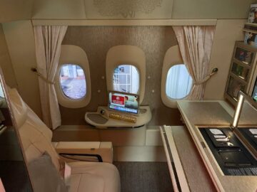 Review Emirates Game Changer First Class Boeing 777 300 Suite Mitte