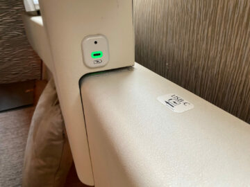 Review Emirates Game Changer First Class Boeing 777 300 Usb C