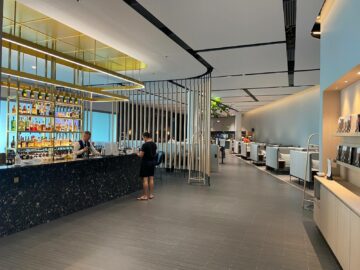 Review Finnair Platinum Wing Helsinki Bar