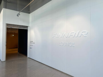 Review Finnair Platinum Wing Helsinki Eingang Lounge