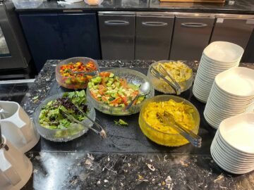Review Finnair Platinum Wing Helsinki Salat Bar