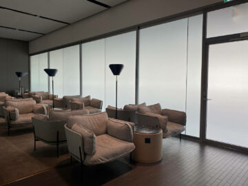 Review Finnair Platinum Wing Helsinki Sitzmoeglichkeiten