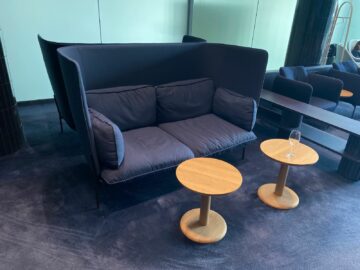 Review Finnair Platinum Wing Helsinki Sofa