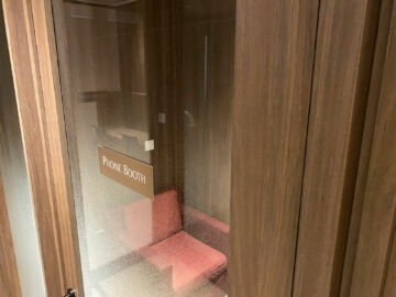 Singapore Airlines First Class Lounge Terminal 2 Telefonkabine