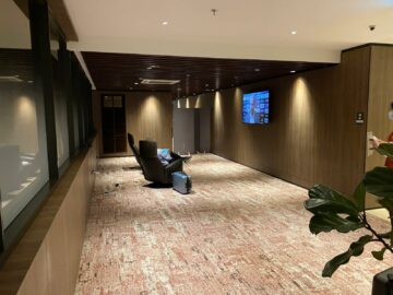Singapore Airlines First Class Lounge Terminal 2 Tv Ecke