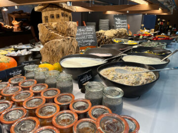 Kempinski Berchtesgaden Fruehstueck Joghurt