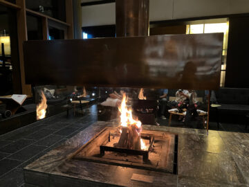 Kempinski Berchtesgaden Lobby Lounge Kaminbar Kamin