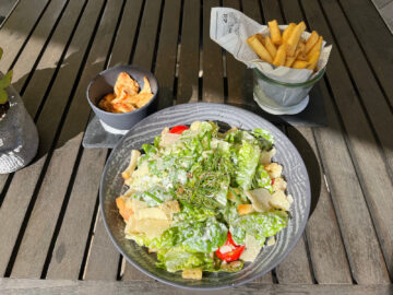 Kempinski Berchtesgaden Lobby Lounge Kaminbar Salat