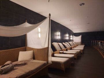 Kempinski Berchtesgaden Spa Pool Liegen