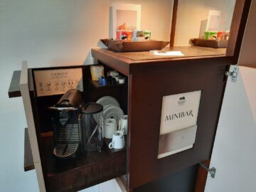 Kempinski Berchtesgaden Zimmer Minibar 1