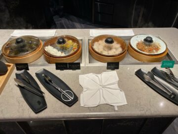 Singapore Airlines First Class Terminal 3 Asiatisches Essen