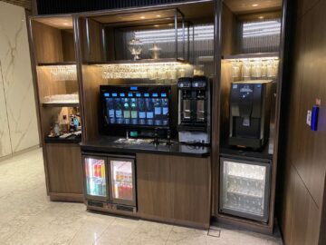 Singapore Airlines First Class Terminal 3 Getraenke Auswahl