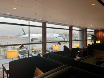Cathay Pacific The Pier Business Class Lounge Hong Kong Fensterfront 1