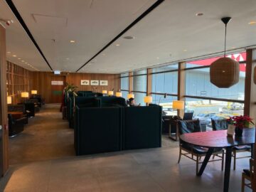 Cathay Pacific The Pier Business Class Lounge Hong Kong Fensterfront 3
