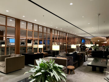 Cathay Pacific The Pier Business Class Lounge Hong Kong Sitzgelegenheiten 2