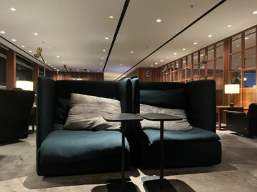 Cathay Pacific The Pier Business Class Lounge Hong Kong Sitzgelegenheiten 7