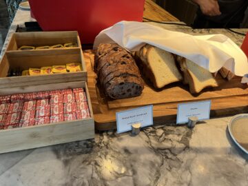Crown Towers Hotel Sydney Fruehstueck Brot 2