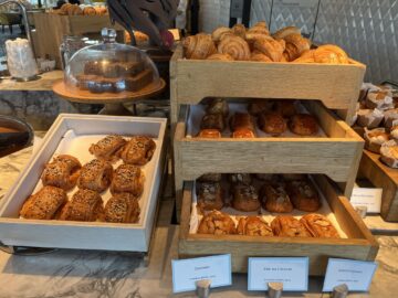 Crown Towers Hotel Sydney Fruehstueck Pastries 2