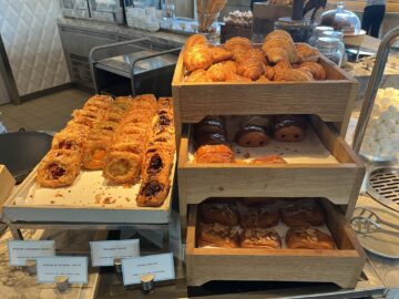 Crown Towers Hotel Sydney Fruehstueck Pastries