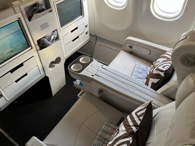 Fiji Airways Business Class Airbus A330 200 Sitz 1