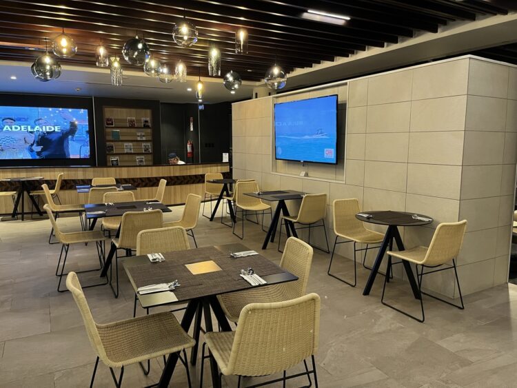 Fiji Airways Premier Lounge Nadi Restaurant Tische 2