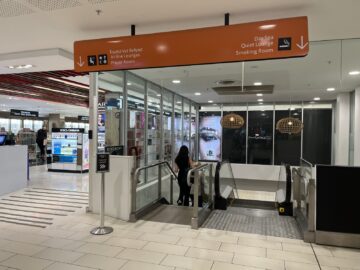Fiji Airways Premier Lounge Nadi Rolltreppe 1
