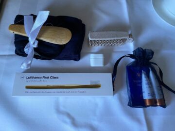 Lufthansa First Class Airbus A340 600 Amenity Kit Ausgepackt