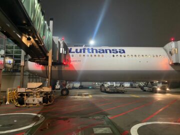 Lufthansa First Class Airbus A340 600 Flugzeug