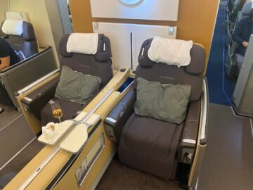 Lufthansa First Class Airbus A340 600 Sitzreihe Mitte Hinten