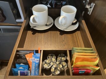 Shangri La Sydney Zimmer Kaffee