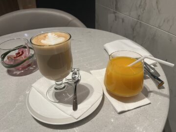 Singapore Airlines Private Room Fruehstueck Kaffee Saft